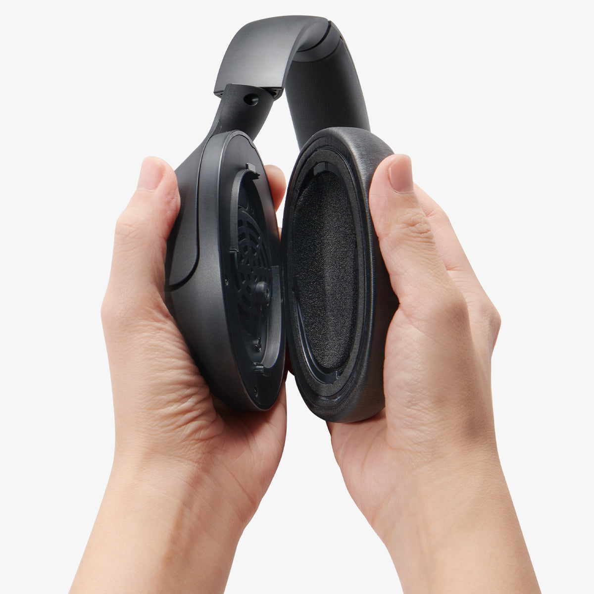 ASD09691 - Spigen Active Noise Cancelling SA2403 in Black showing a person detaching the ear cup to from headphone