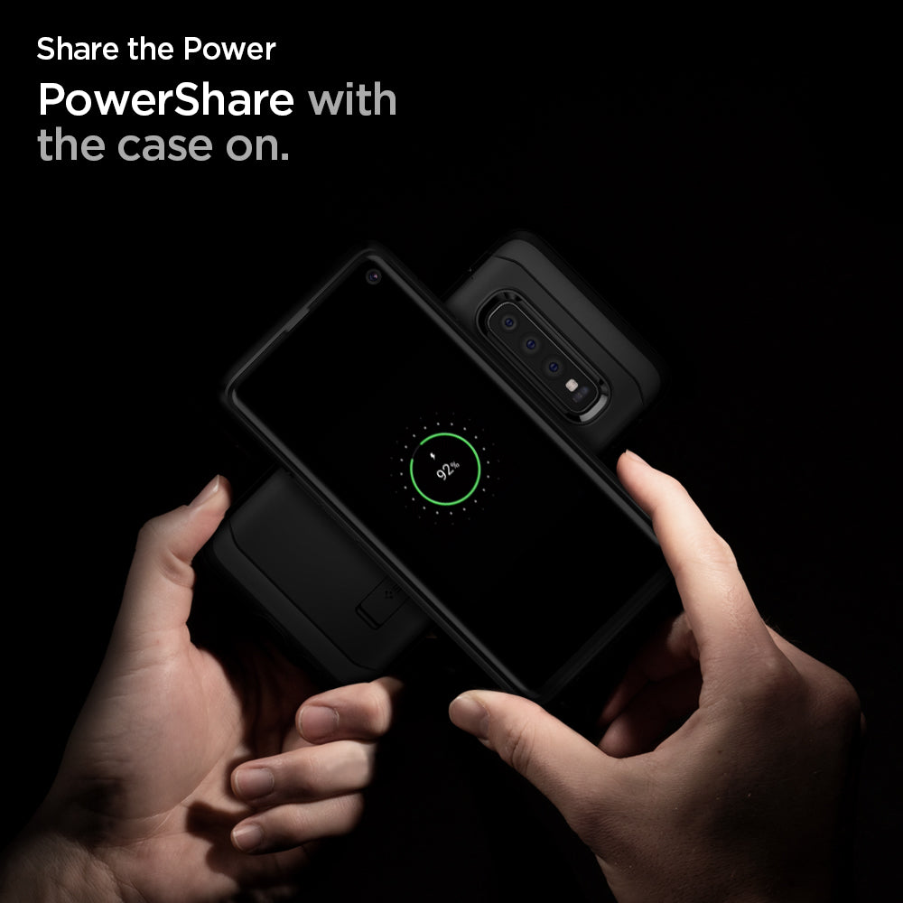 605CS25805 - Galaxy S10 Tough Armor Case in black share the power. powershare with the case on.
