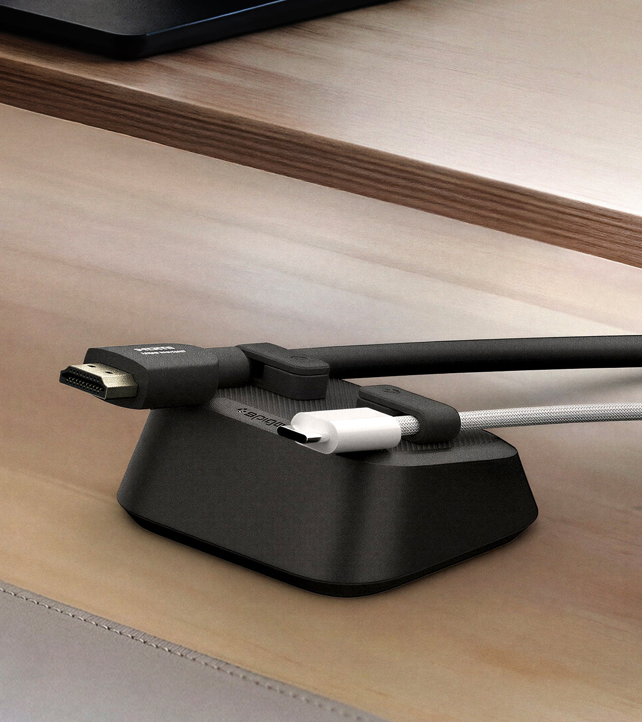 Manage cables<br>
easily.