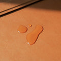 AFA06416 - Spigen Valentinus MacBook Sleeve water resistant leather surface with water droplets
