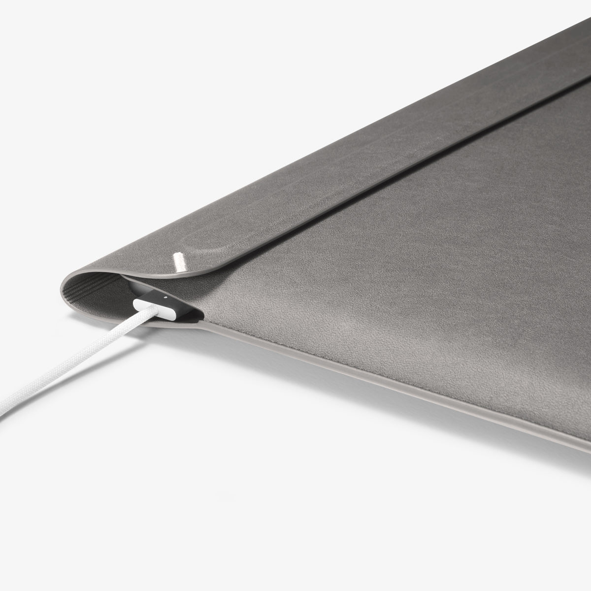 AFA06421 - Spigen Valentinus MacBook Sleeve side cutout design allowing laptop charging while inside sleeve
