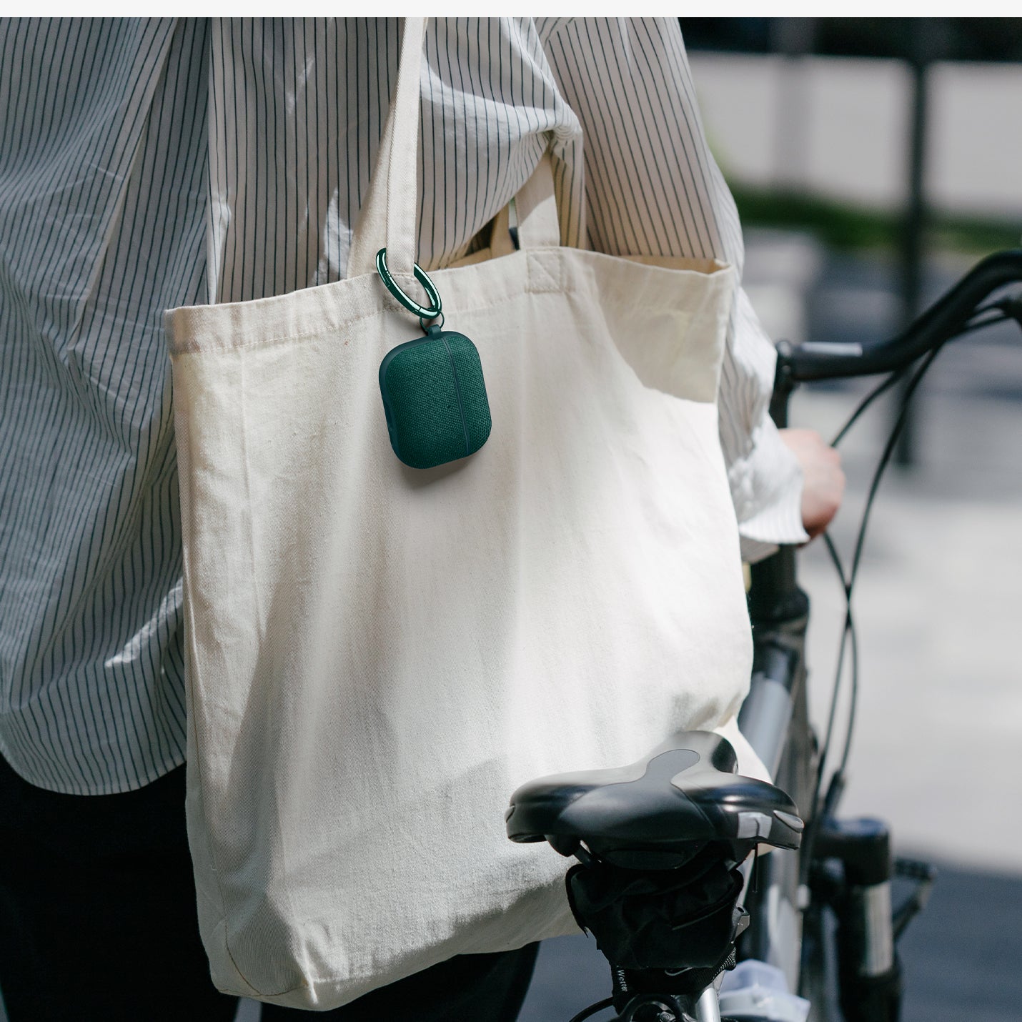 ACS09831 - AirPods Pro 3 Series Urban Fit in Midnight Green showing the case with a bag