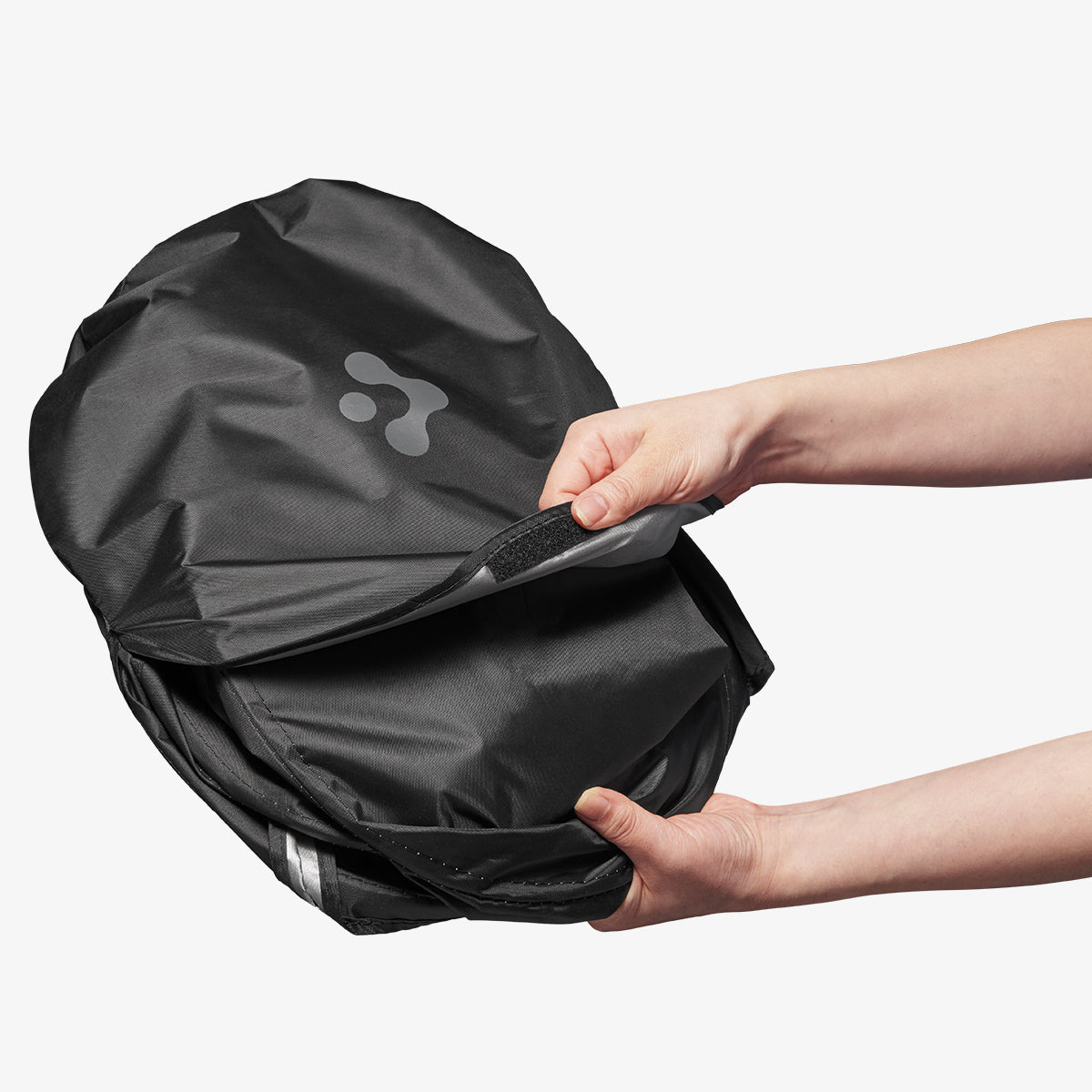 ACP09110 - Wrangler (2024) CryoShade JO260 in Black showing stowing it away when you're on the go