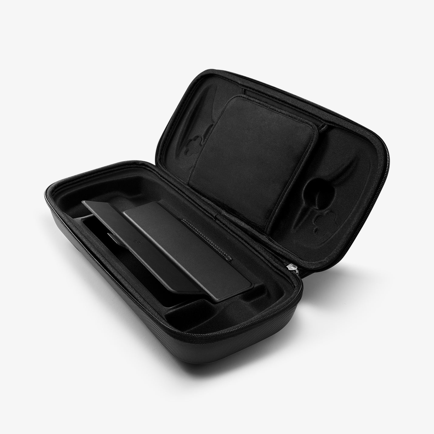 AFA07236 - PlayStation Portal Rugged Armor Pro Pouch in Black showing the inner and partial side