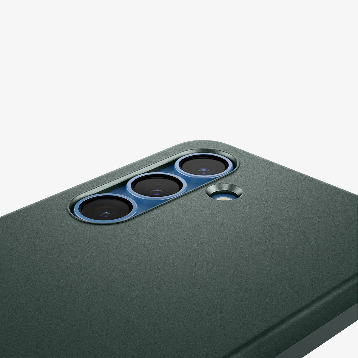ACS08994 - Galaxy S25 Case Thin Fit (MagFit) in Abyss Green showing the partial back, camera lens zoomed in