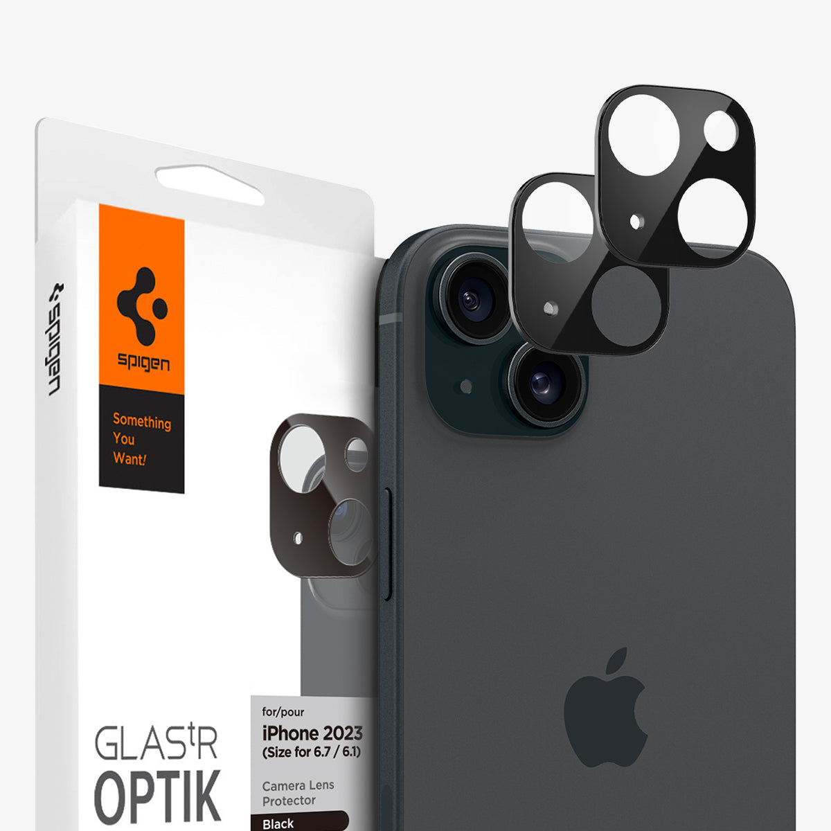 AGL06917 - iPhone 15 / 15 Plus Optik Lens Protector in black showing the device, two lens protectors and packaging