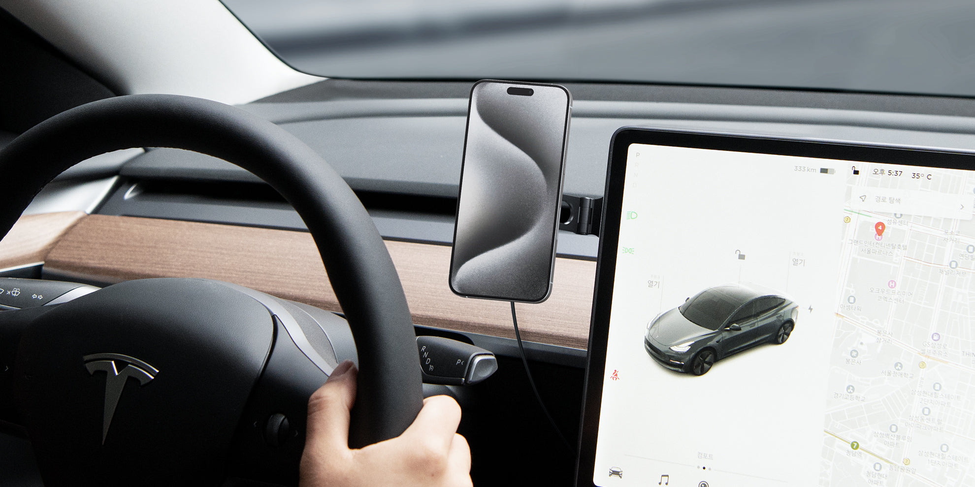 Mount your phone <br>
on the go.