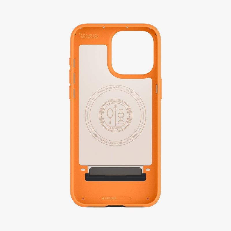 ACS06746 - iPhone 15 Pro Case Style Armor (MagFit) in alpine gold showing the inside of case