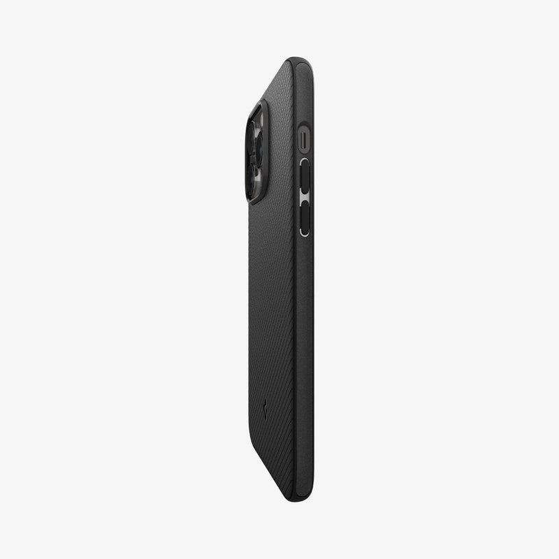ACS04989 - iPhone 14 Pro Case Mag Armor (MagFit) in matte black showing the side and partial back