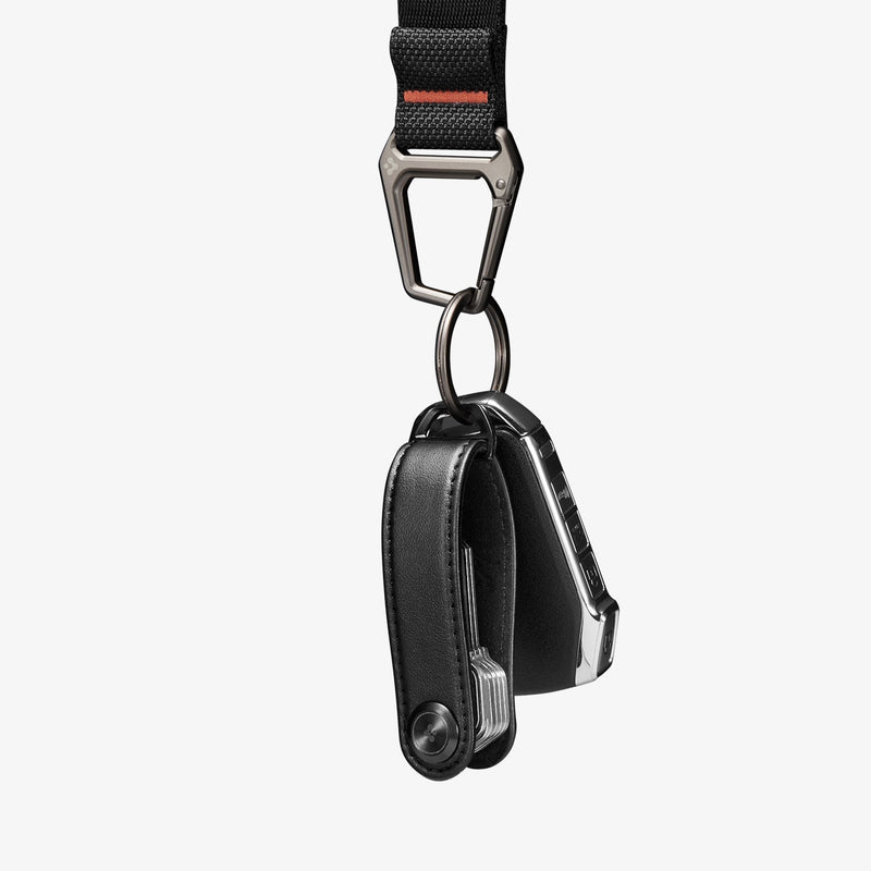 AHP03647 - Valentinus Key Holder in black showing the key holder hooked onto carabiner with car keys