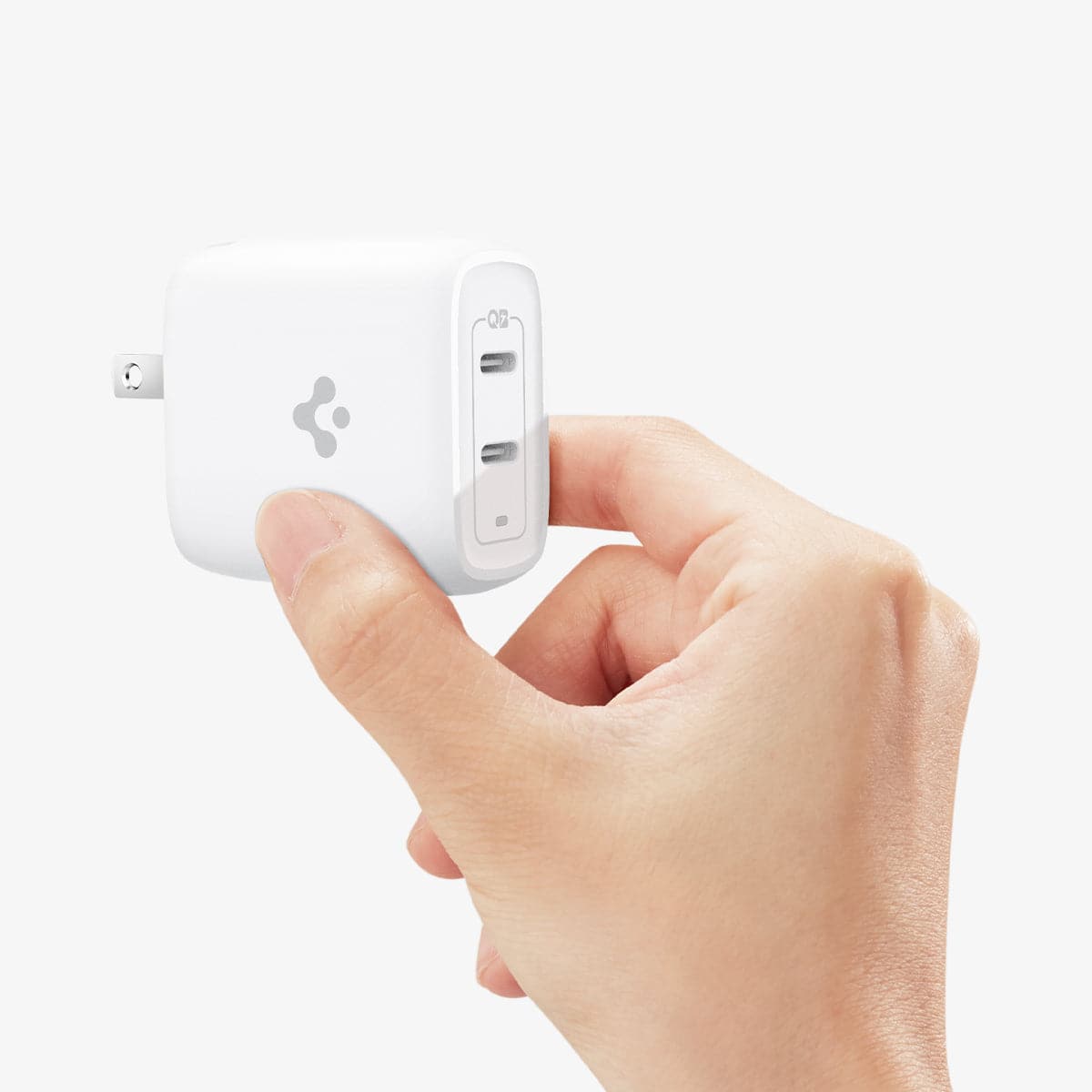 ACH02595 - ArcStation™ Pro 40W Wall Charger PE2013 in white showing a hand holding the wall charger