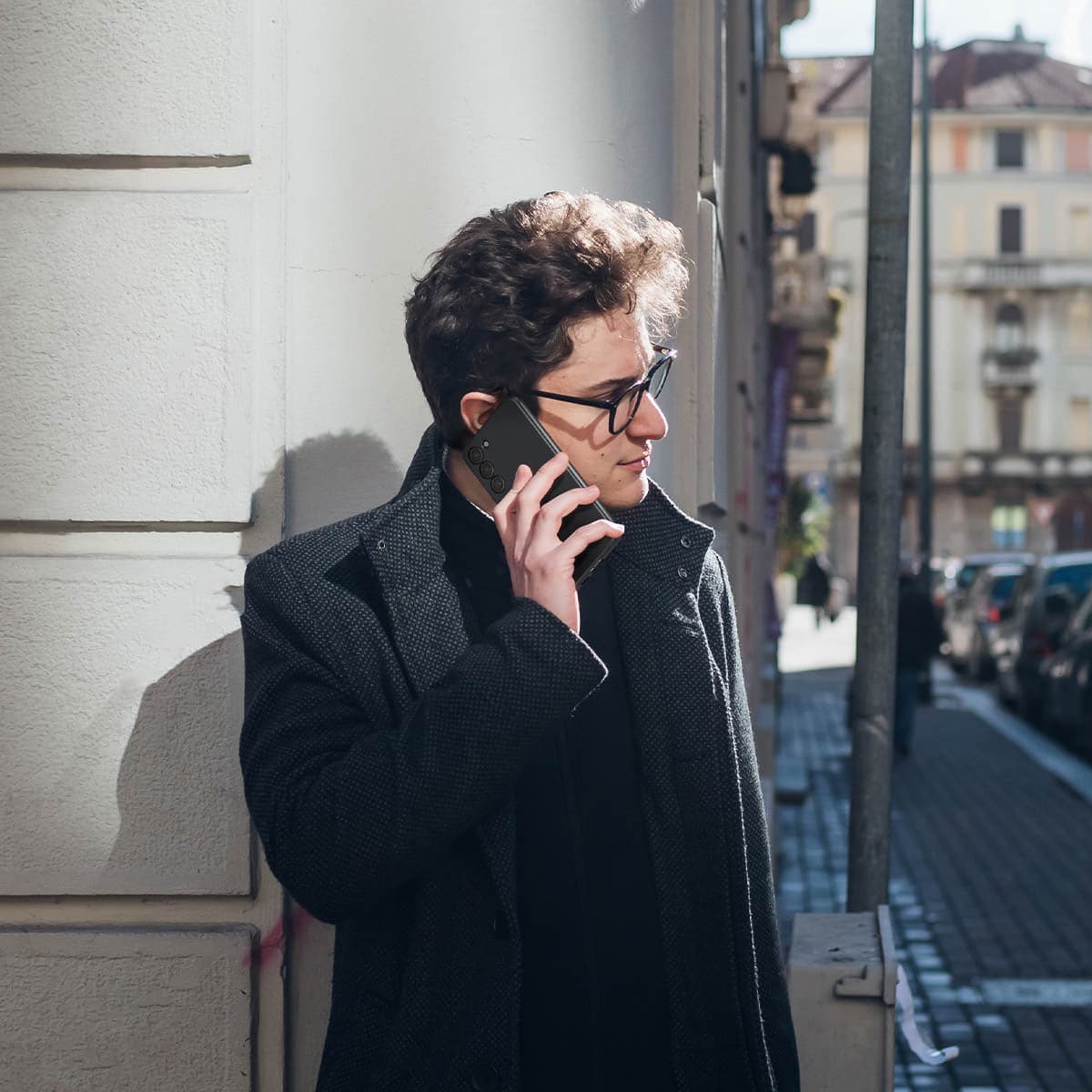 ACS05661 - Galaxy S23 Plus Case Thin Fit in black showing a man outside talking on the phone in hand